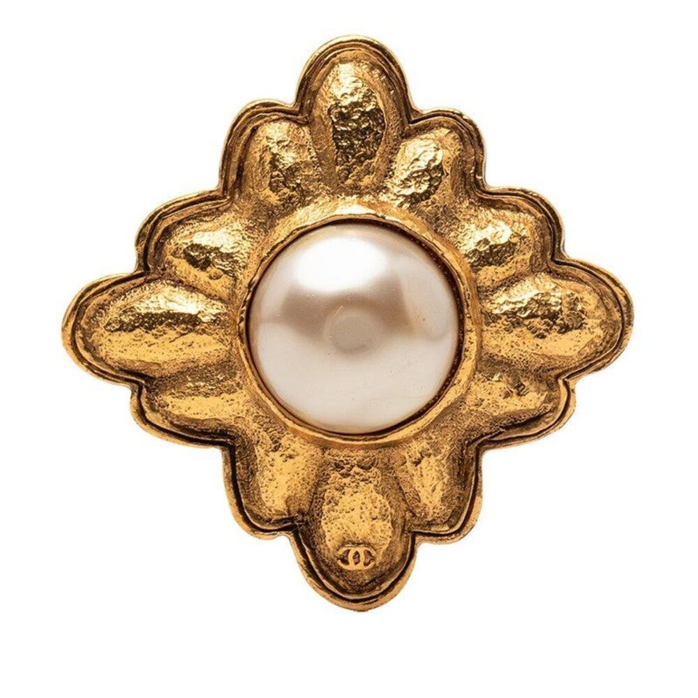Chanel CC Logo Rhombus Motif Gold Plated Faux Pearl Brooch